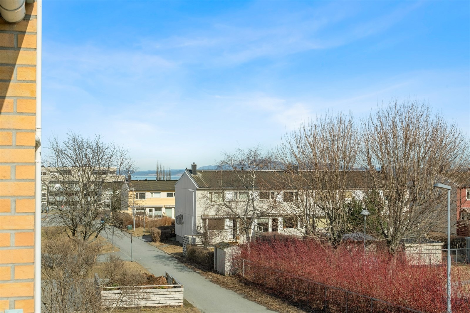 Leiligheten ligger godt til i feltet, med lite innsyn og pen utsikt. Galleribilde