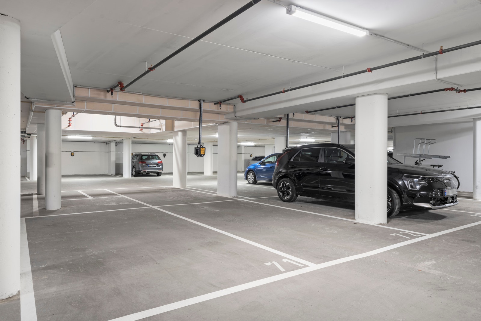 Oversiktlig garasjeanlegg. Galleribilde