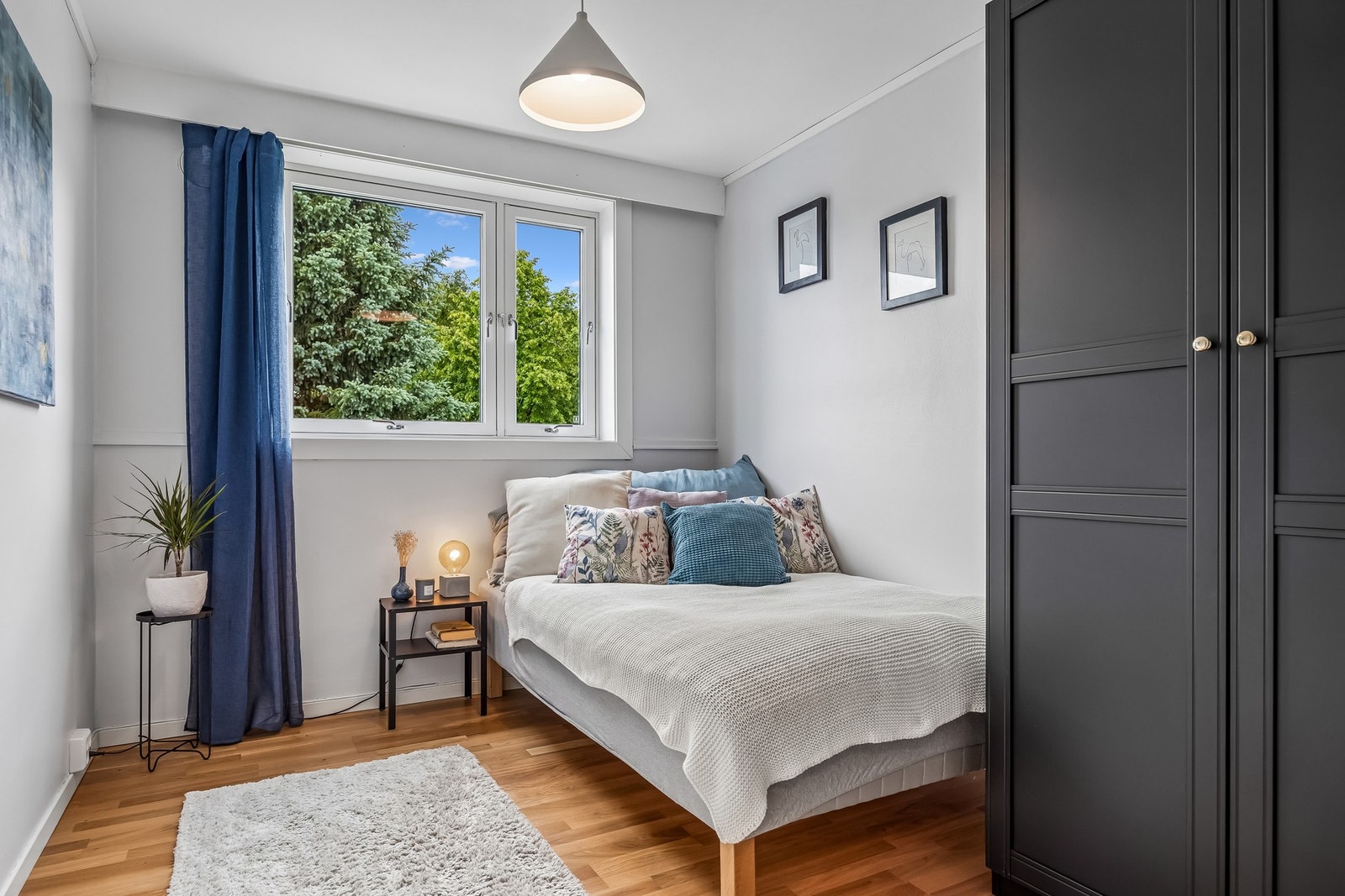 Soverom 3 er på ca. 8 m² og har en praktisk utforming med flere bruksmuligheter, og egner seg godt som barnerom, gjesterom eller hjemmekontor. Galleribilde