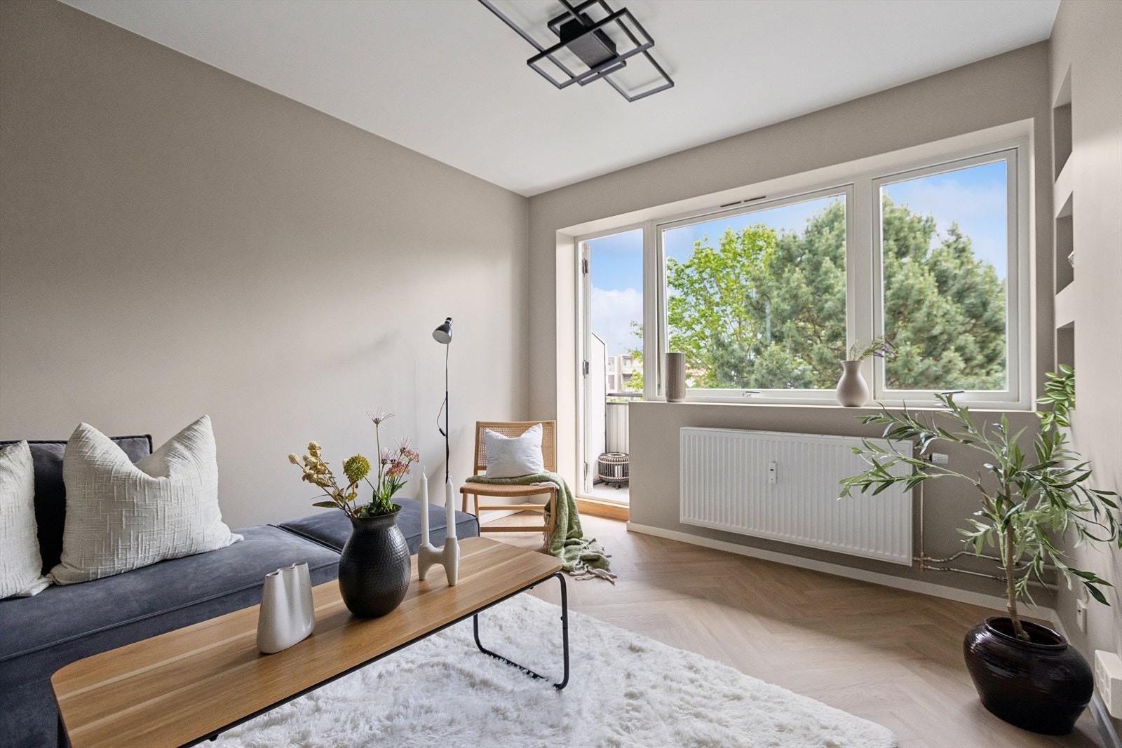 Oppvarming via radiatorer tilknyttet felles varmeanlegg. Galleribilde