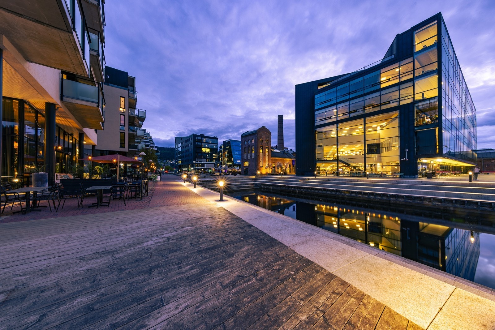 Elvepromenaden og Union Scene, et av Østlandets største kulturhus, er nærmeste nabo. Galleribilde