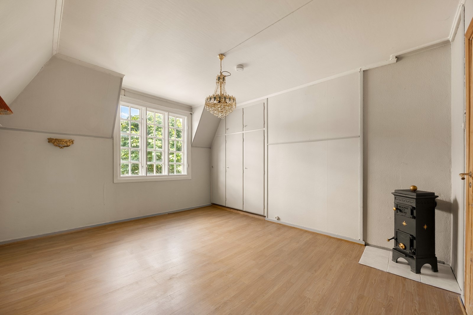 Soverom med god skapplass og mulighet for vedovn. Galleribilde