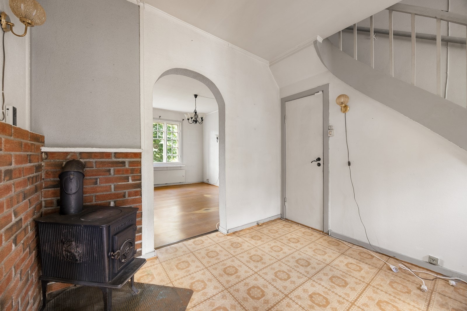 Fra gangen er det trappeforbindelse mellom etasjene. Galleribilde