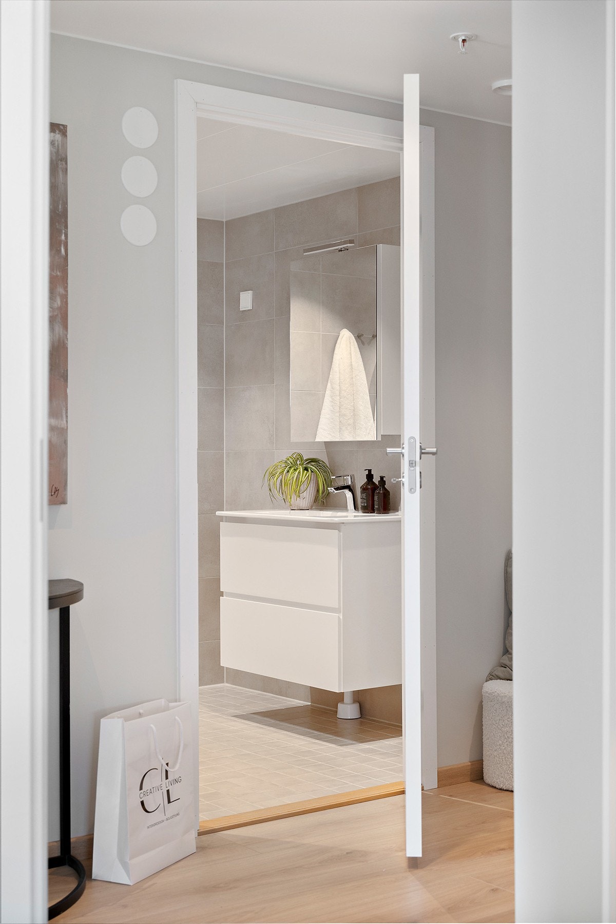 Adkomst til badet fra entré. Galleribilde