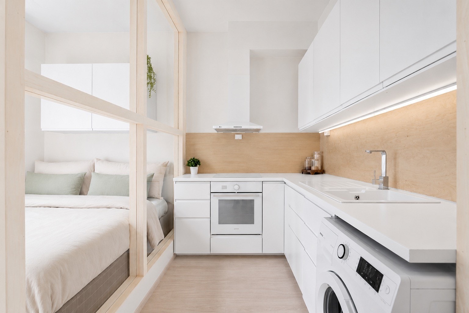 Utleiedel har et eget, fullt utstyrt Ikea-kjøkken fra 2018 (KI-redigert av selger). Galleribilde