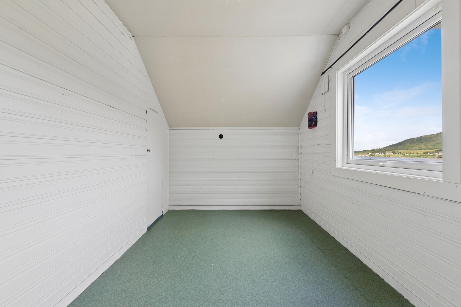 Fra ett av soverommene er det utgang til en altan på 5 m². Galleribilde