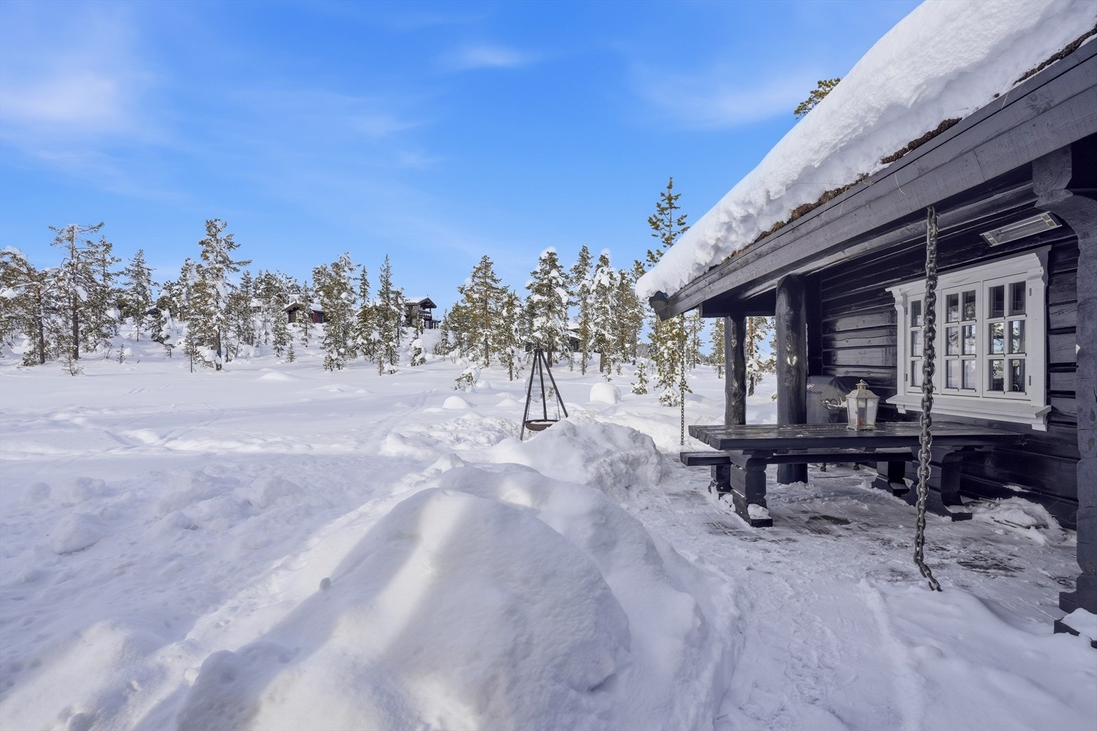 Finn frem bjørkeveden og la det varme fra bålpanna. Samle store og små til den gode samtalen rundt bålet. Galleribilde