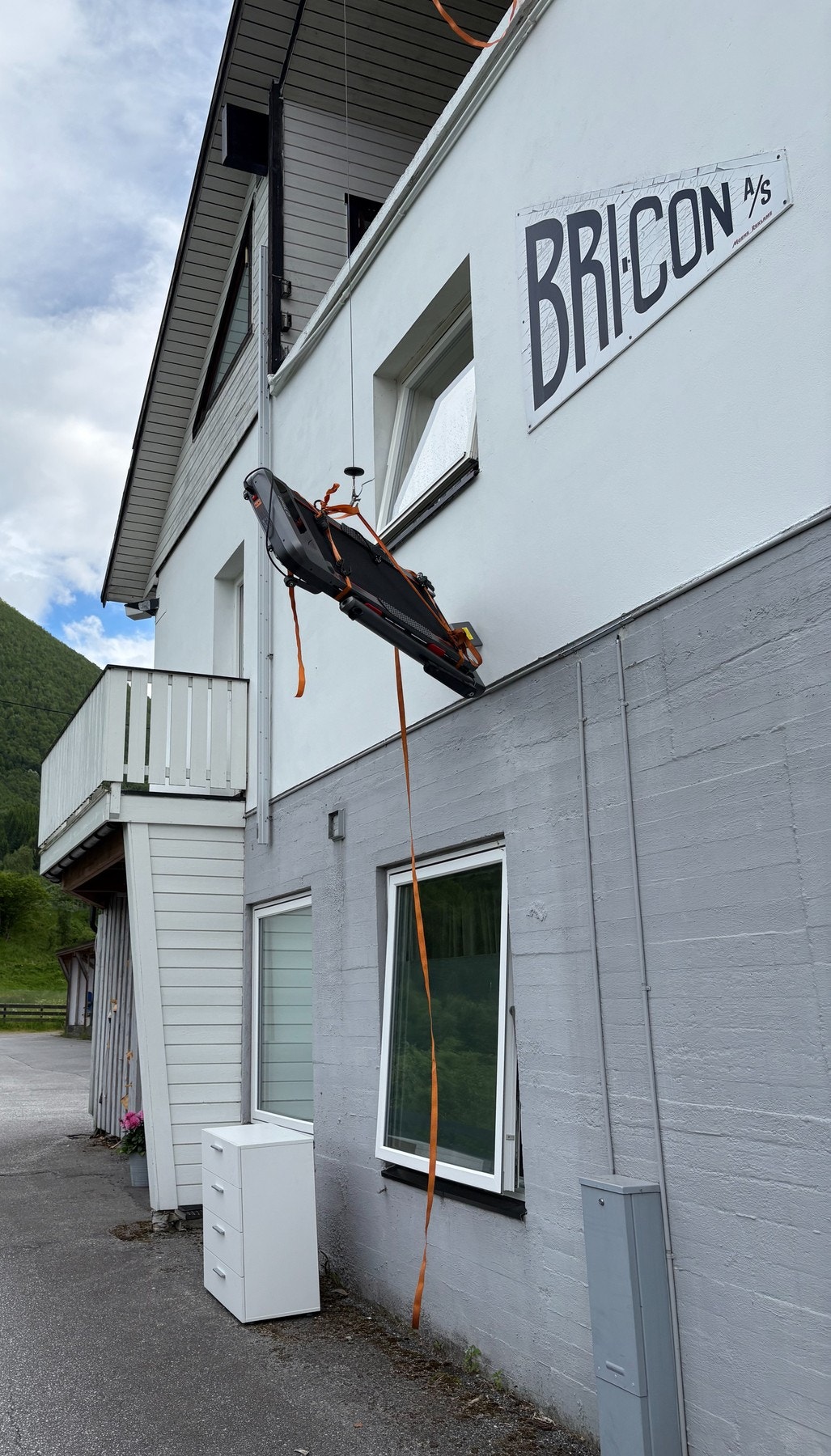 Her ser man vinsjen i aksjon. Denne forenkler utvilsomt flytteprosessen. Galleribilde