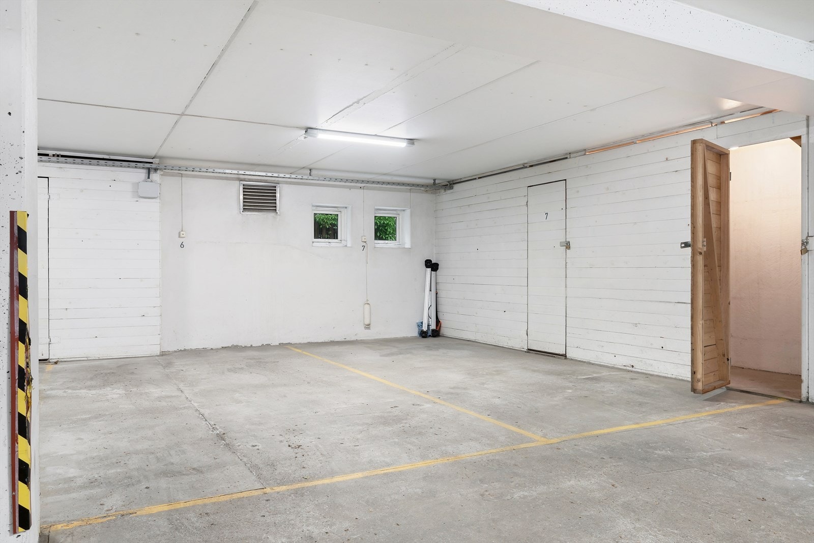 Garasjeplass og bod følger med boligen Galleribilde