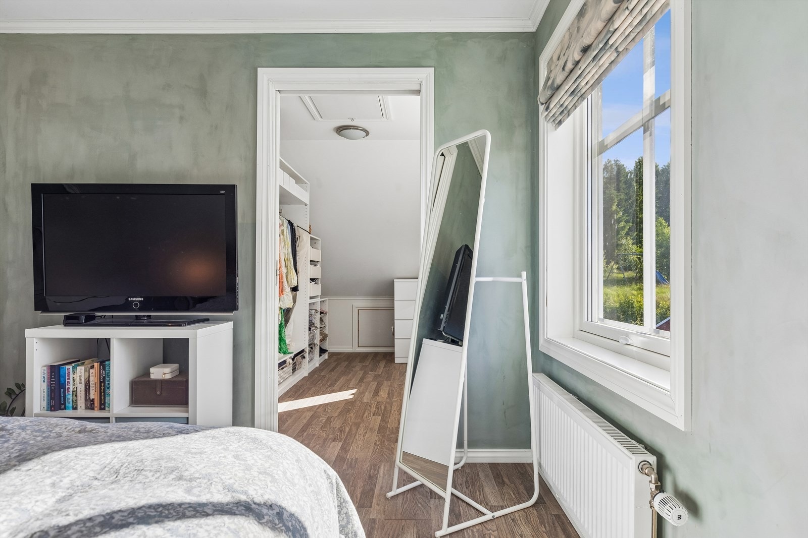Her er det direkte adkomst til et eget walk-in-closet. Galleribilde