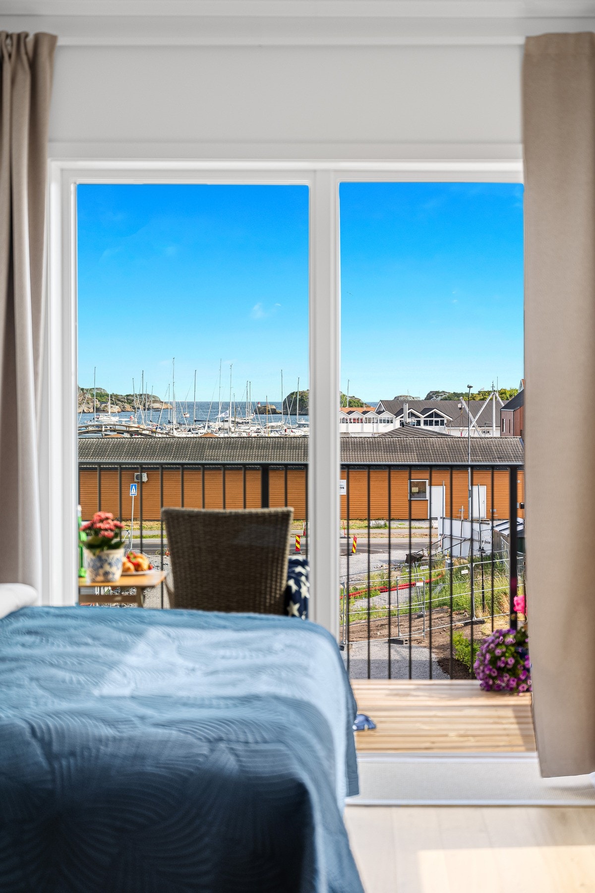 Her har du sjøutsikt mot Stavern by. Galleribilde