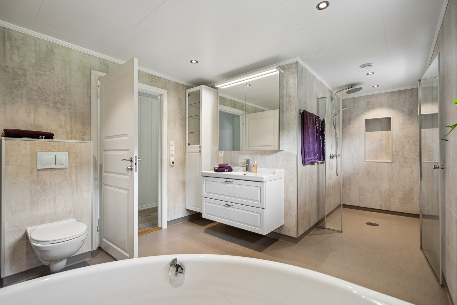 Badet i andre etasje ble totalrenovert i 2019. Galleribilde