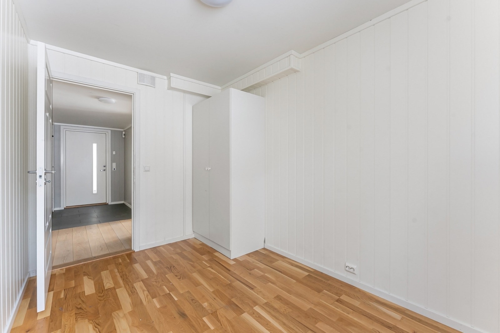 Soverommet har en praktisk plassering nær inngangspartiet. Galleribilde