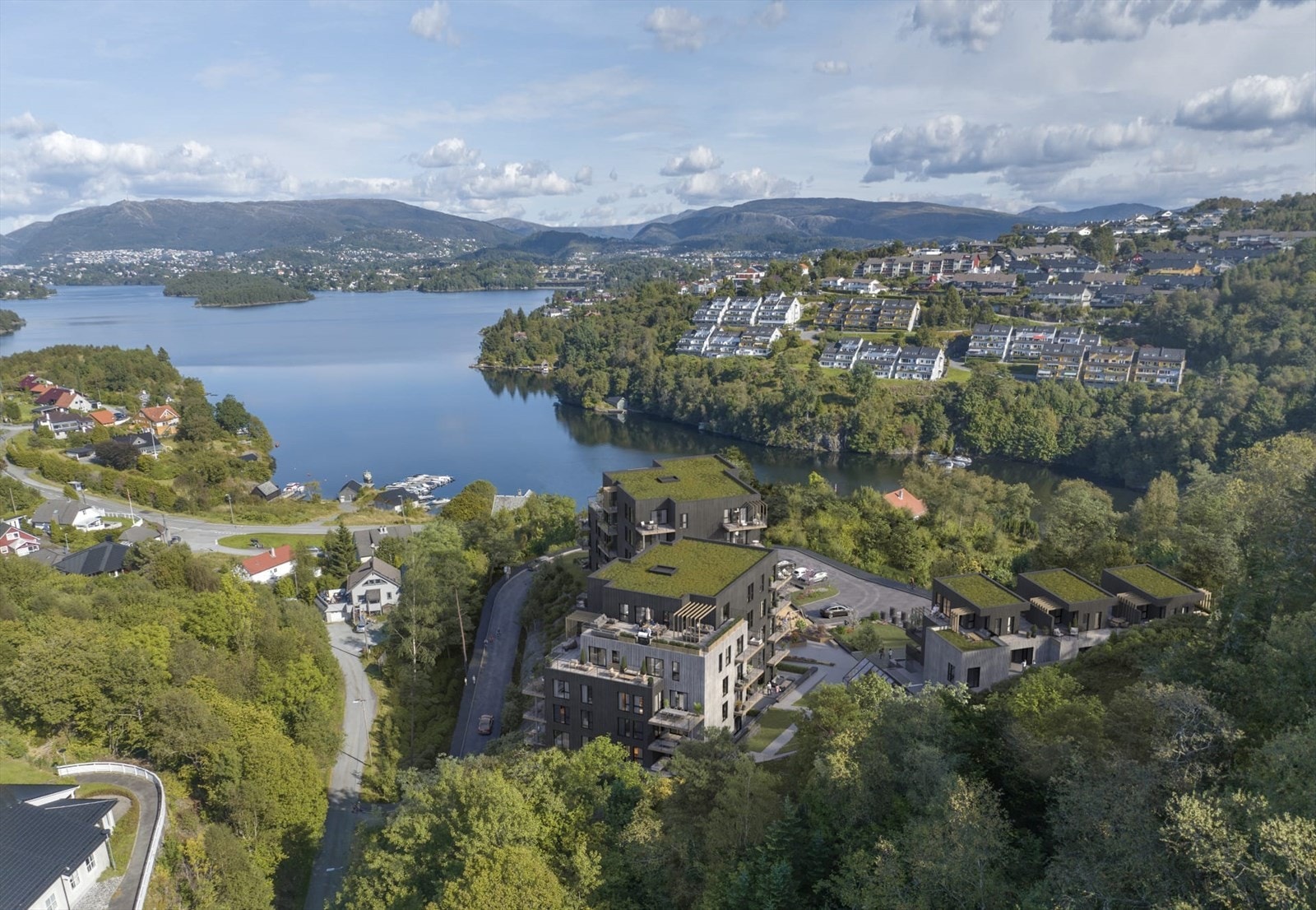 Området byr på et rikt tur- og friluftsliv rett utenfor døren. I nærområdet finnes også flere vann og badeplasser, blant annet Nordåsvannet, Skranevatnet, Steinsvikvatnet og Håvardstunvatnet. Galleribilde