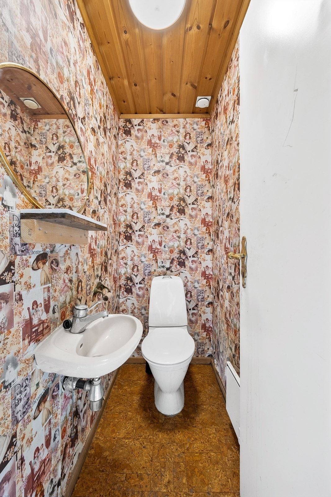 Praktisk toalettrom i første etasje. Galleribilde