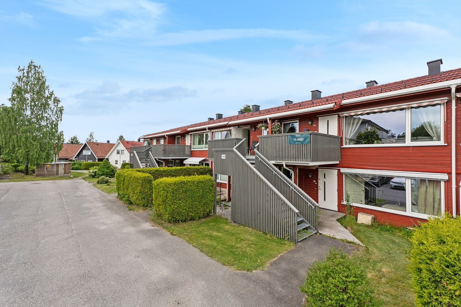 Bygget er en flermannsbolig fra 1990 i et veletablert borettslag. Galleribilde