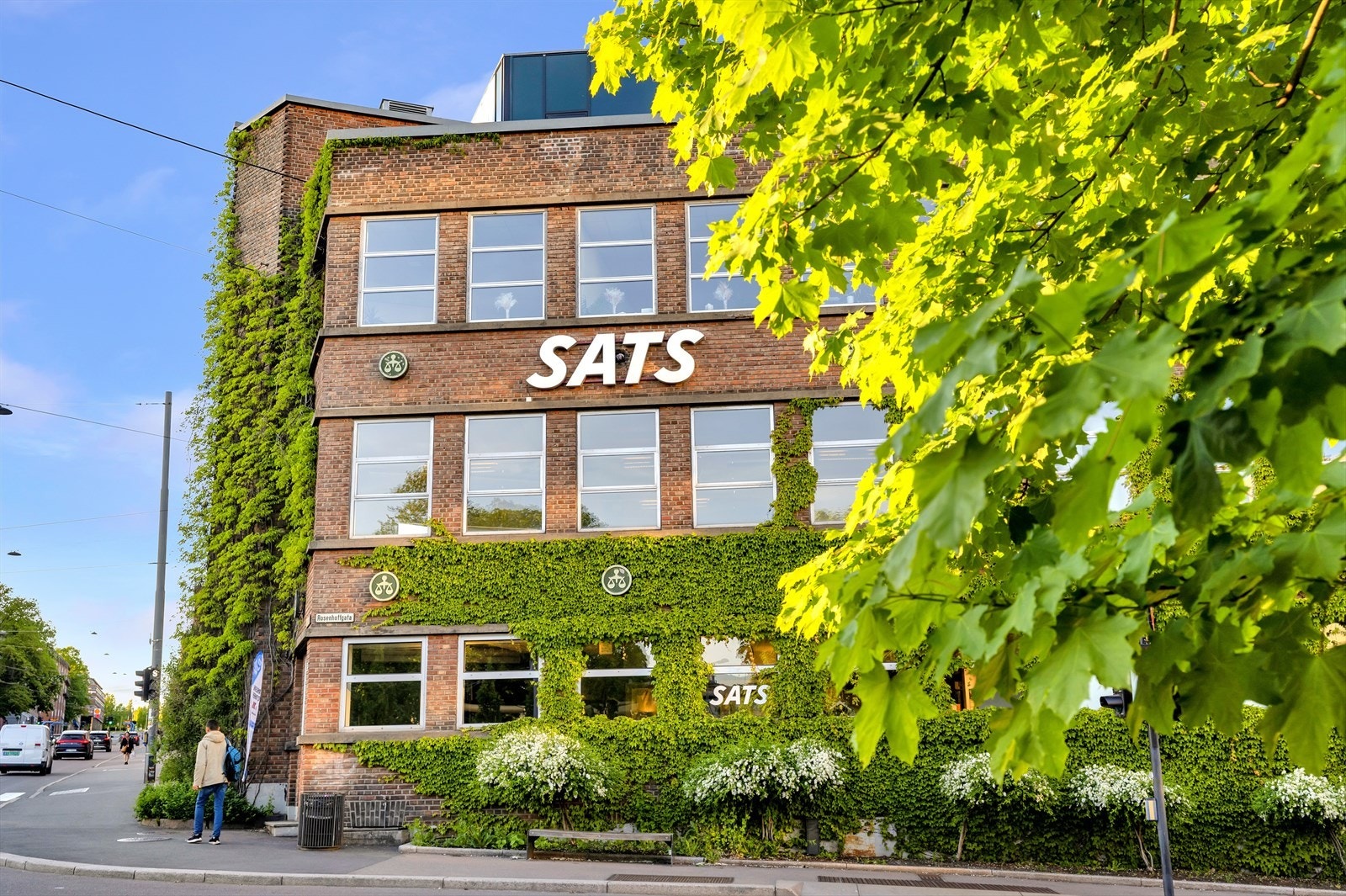 Det er en rekke treningssenter i nærheten, her SATS Carl Berner, Fresh fitness, 24 hour fitness. Galleribilde