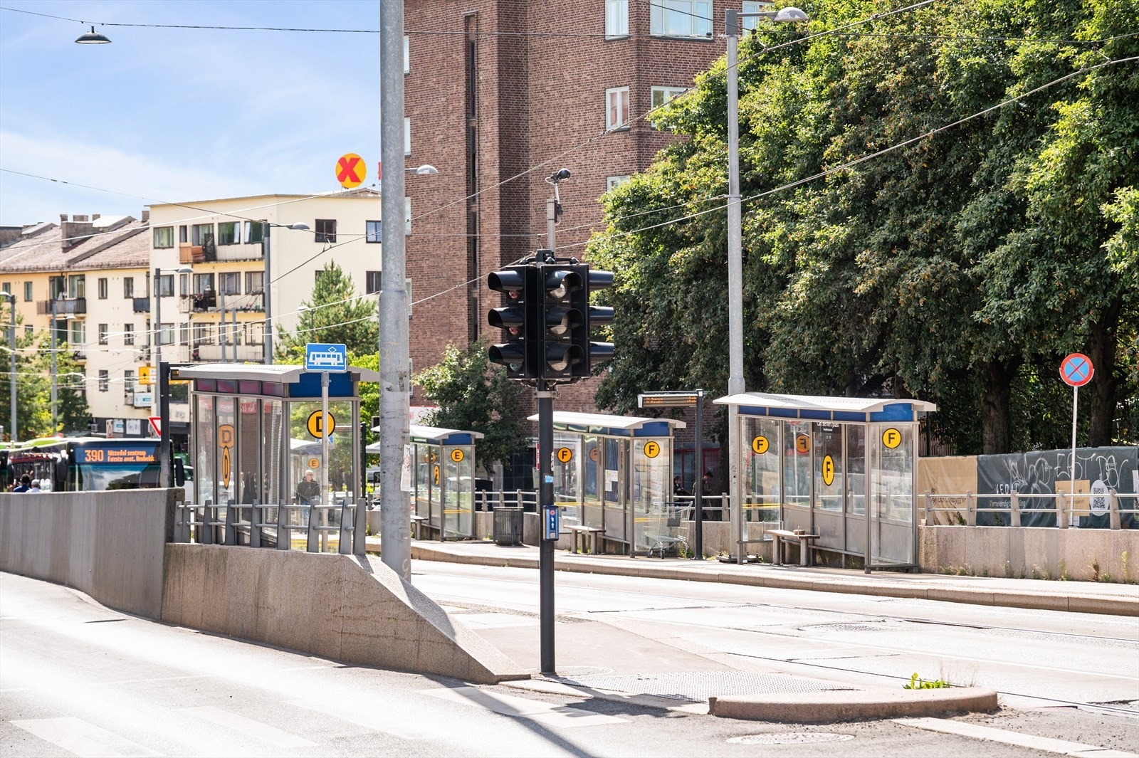 Trikken ligger på Carl Berners plass, men også nærmere i Trondheimsveien - stoppet på Sofienberg. Galleribilde