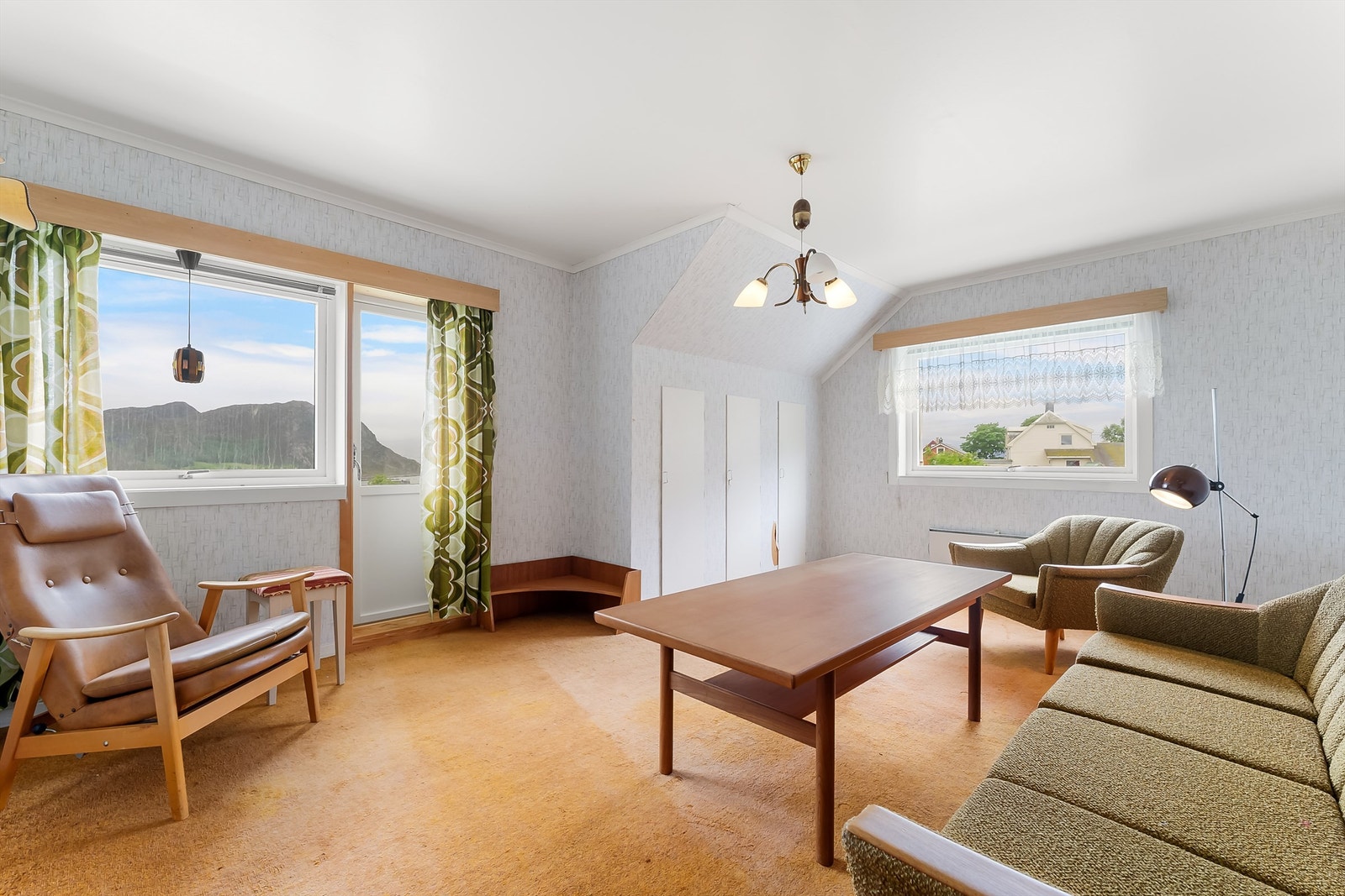 Loftstue med gode møbleringsmuligheter. Galleribilde