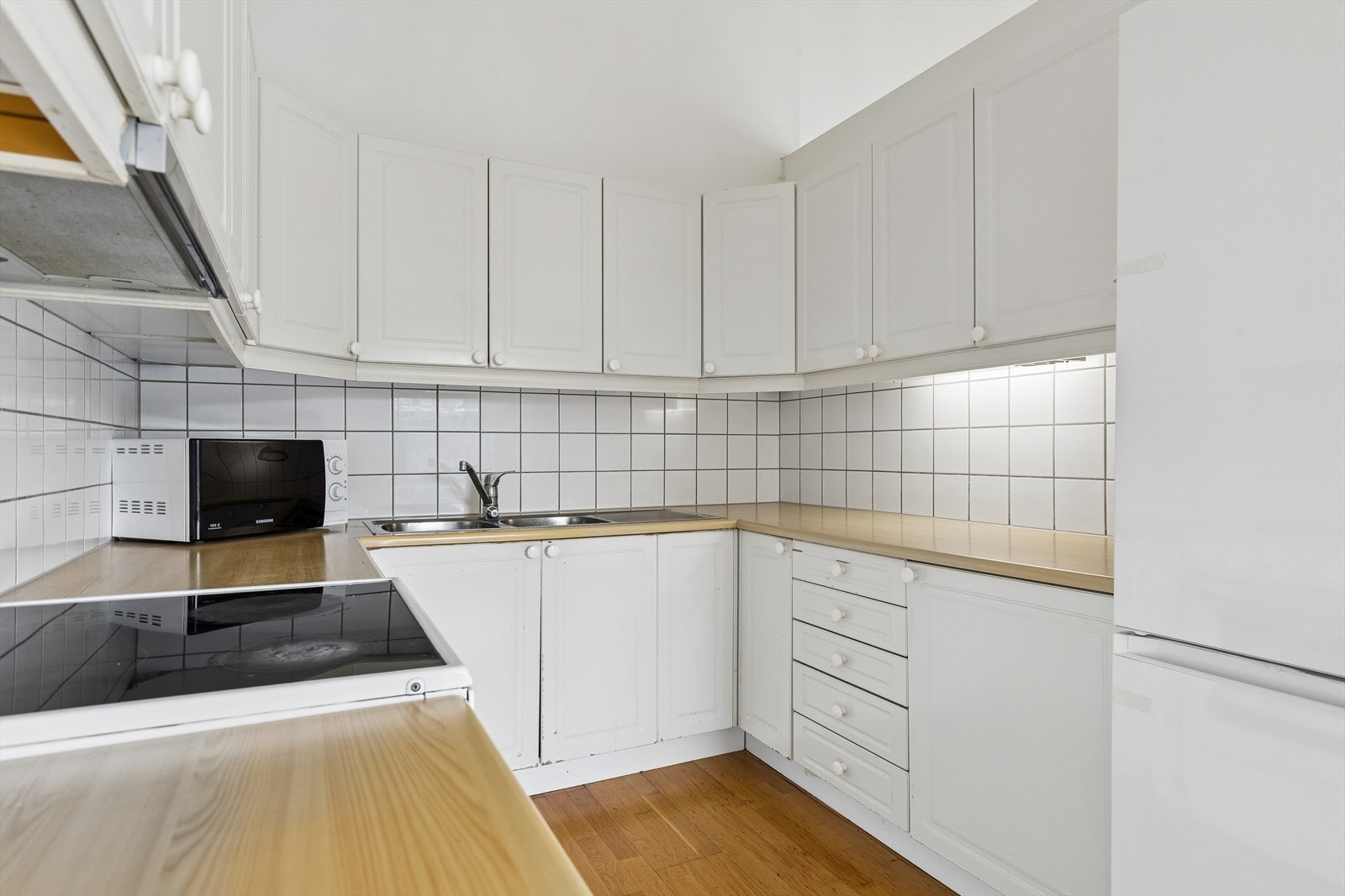 Kjøkkenventilator med avtrekk ut for et godt inneklima. Galleribilde