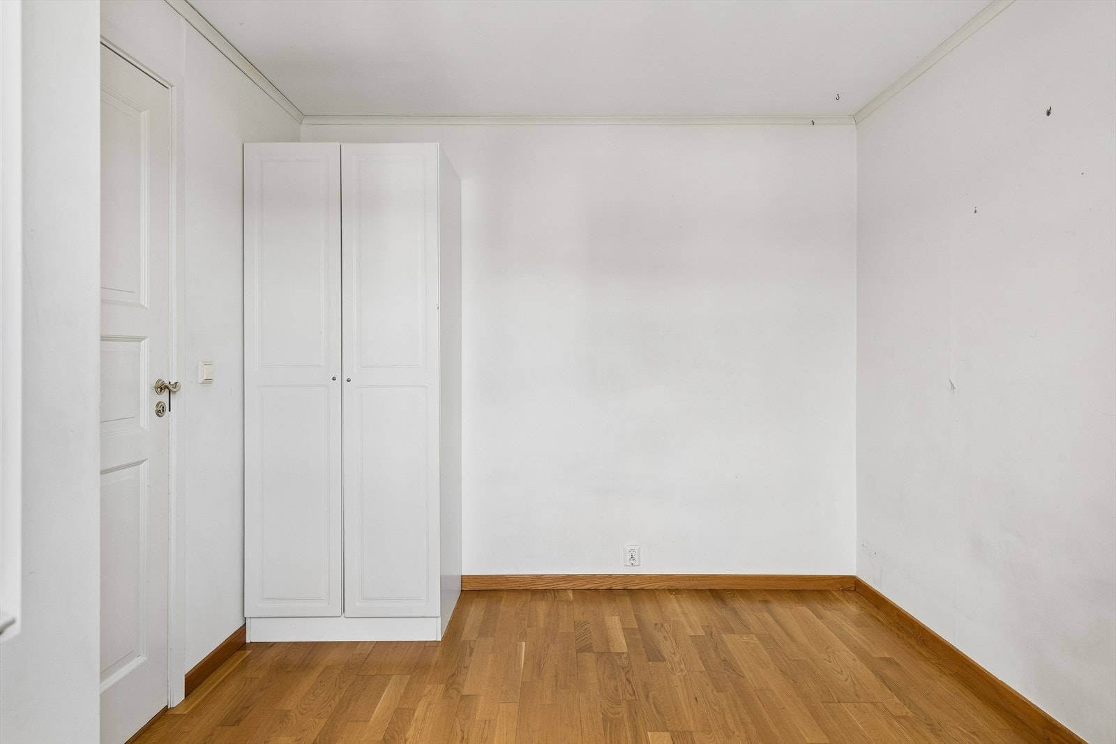 Leilighetens andre soverom passer utmerket som kontor, gjesterom eller barnerom. Galleribilde