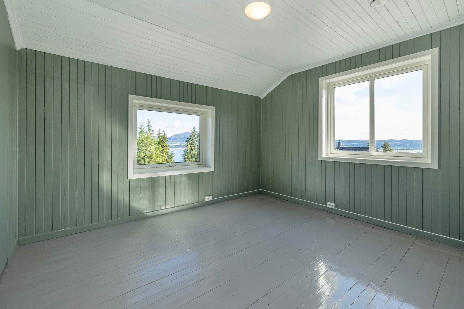 Romslig soverom med flott utsikt og en behagelig atmosfære. Galleribilde