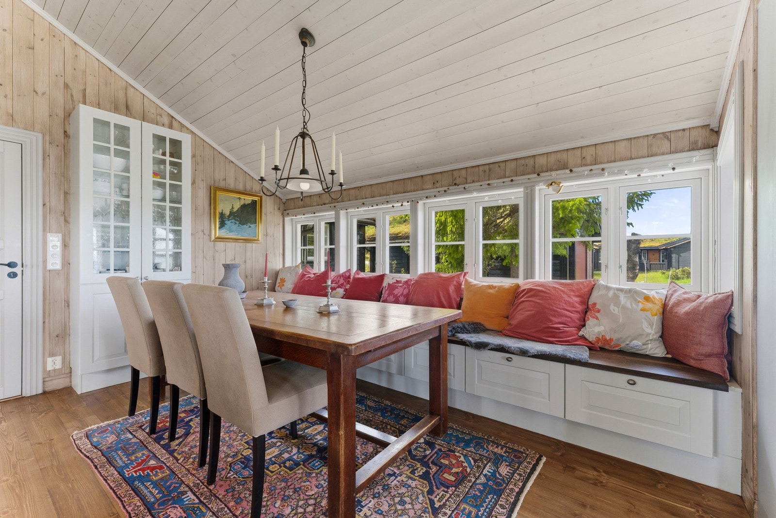 Her er det god plass til å samle hele familien for hyggelige måltider på fjellet. Galleribilde