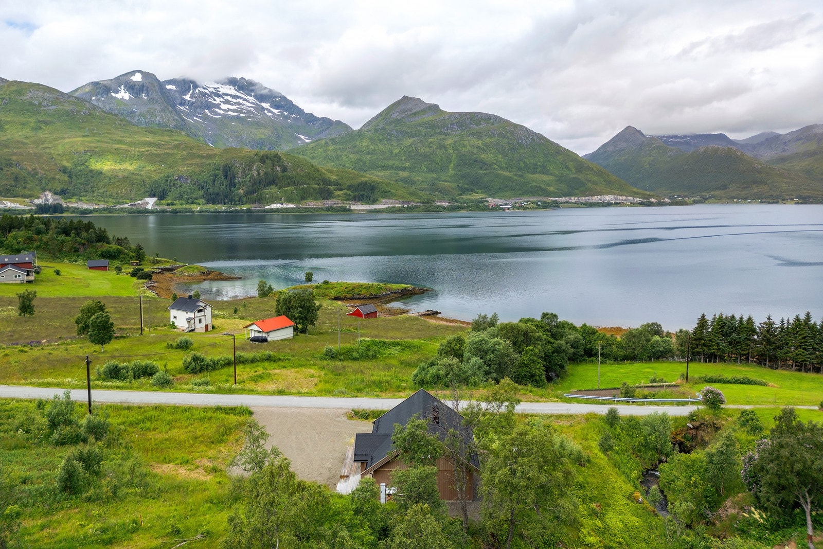 Herfra får du nærhet til skog, fjell og sjø. Galleribilde