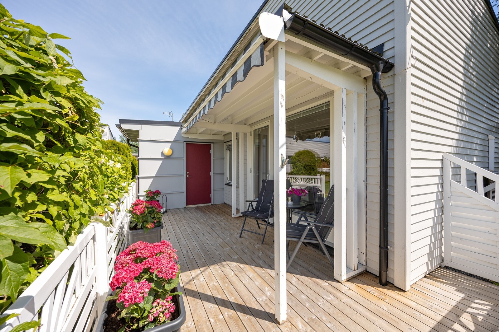 God plass til flere utegrupper og grill. Galleribilde