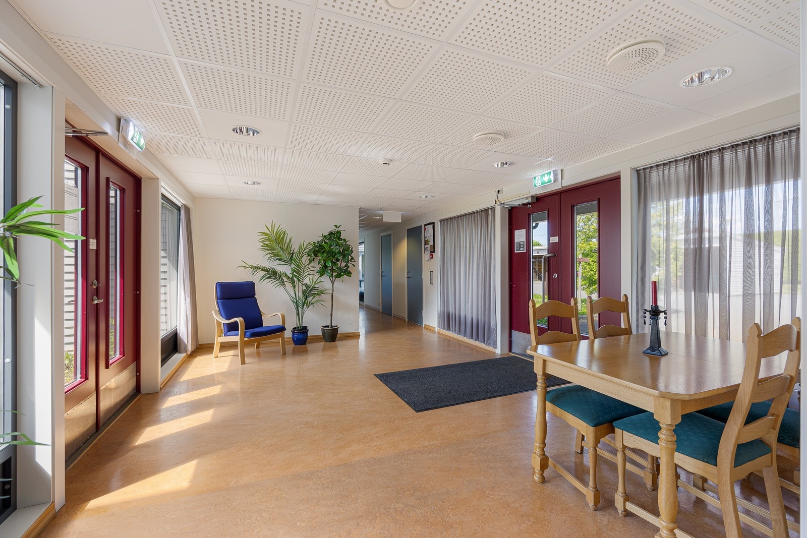Fra fellesarealet er det korridor til alle leilighetene - dette gir mulighet for å besøke de andre beboerne uten å forlate bygningen. Galleribilde