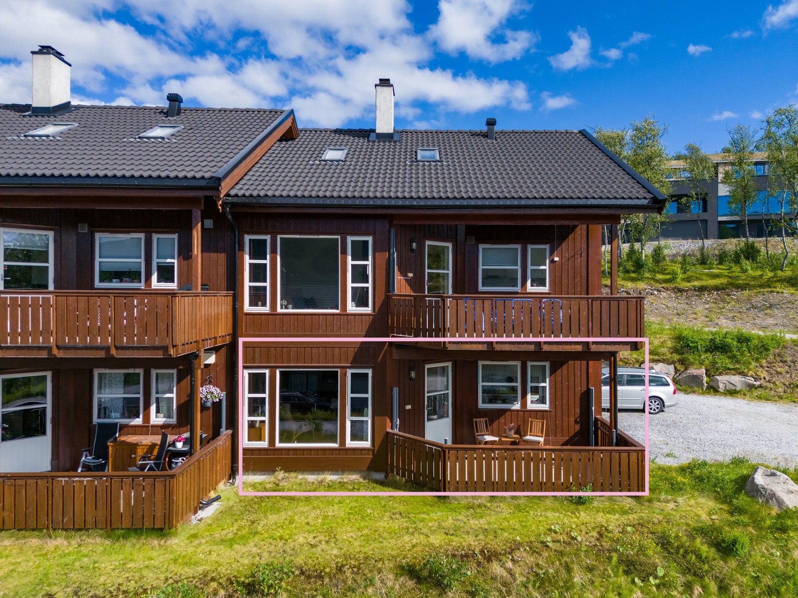 Eiendomsmegler MNEF/Partner/Økonom Ådne Holestøl Hognerud har gleden av å presentere Gamle Skurdalsvegen 64! (Foto: Terje Bjørnsen) Galleribilde