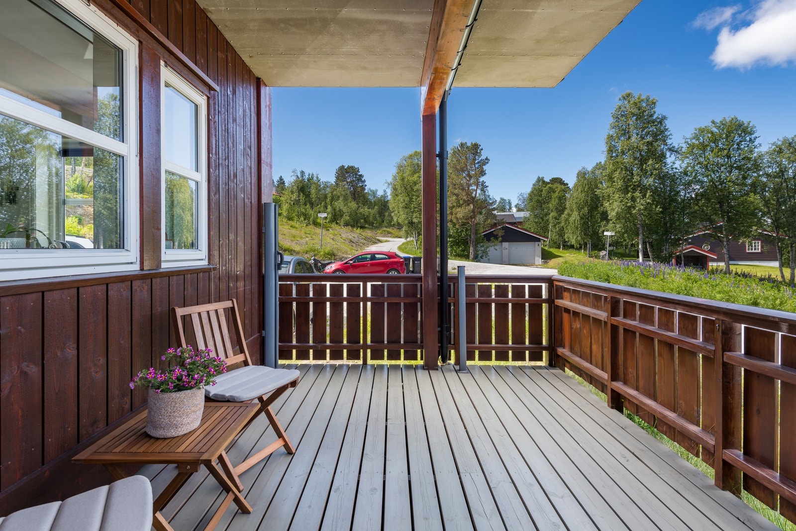 Nyt morgenkaffen ute på terrassen Galleribilde