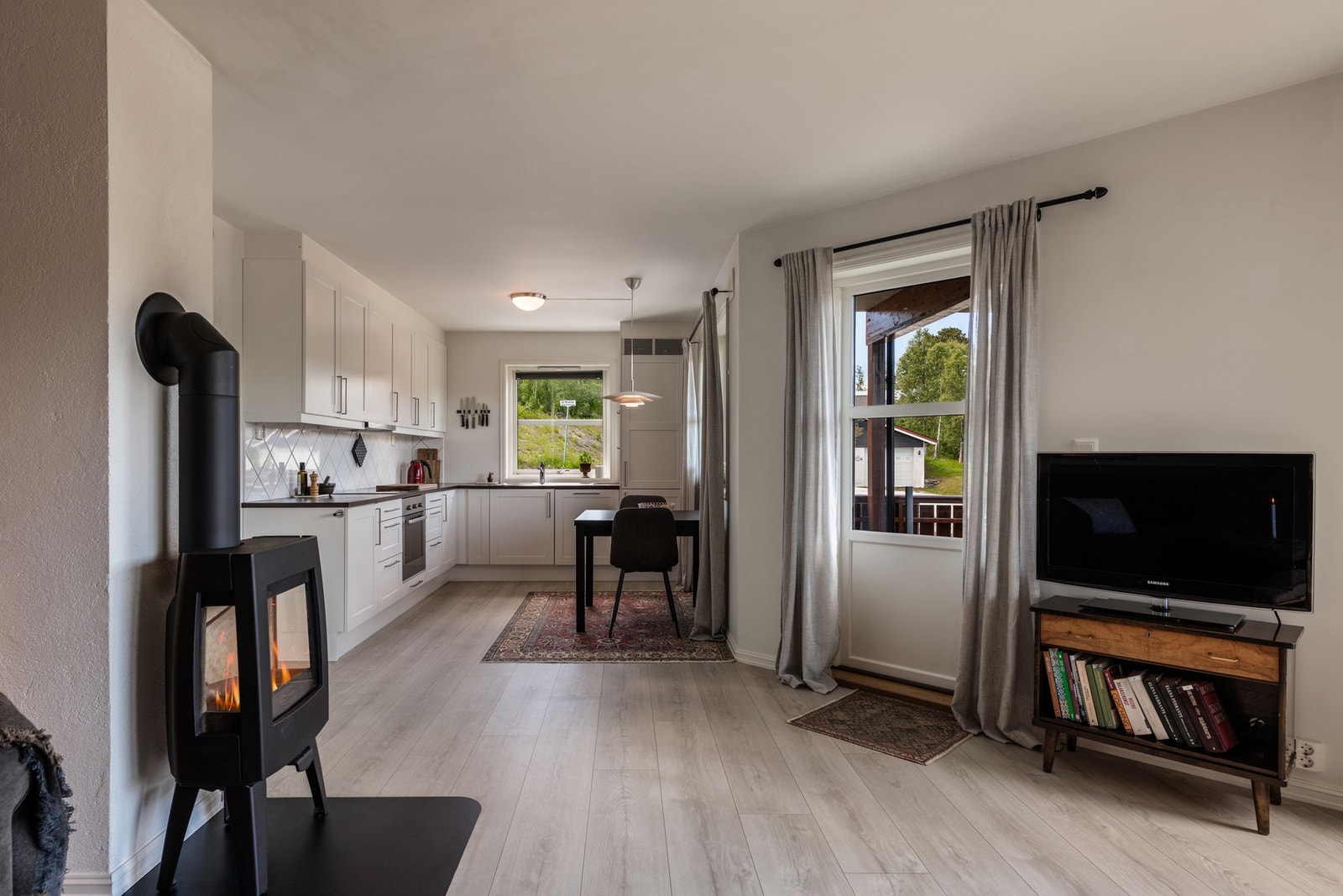 Fyr opp i peisen for ekstra varme og hygge Galleribilde