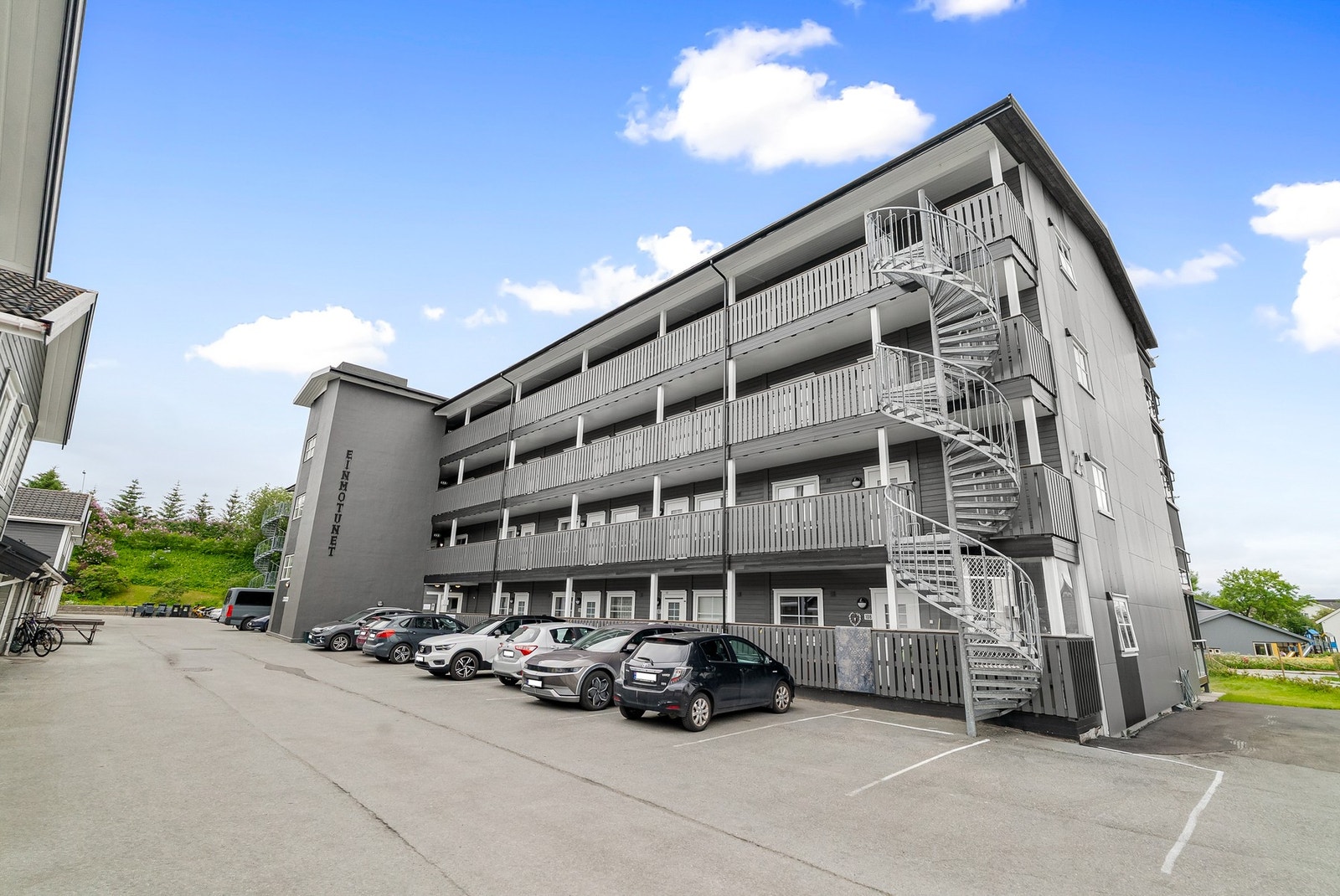 Bygget har heis, og det er trinnfri adkomst til leiligheten. Galleribilde