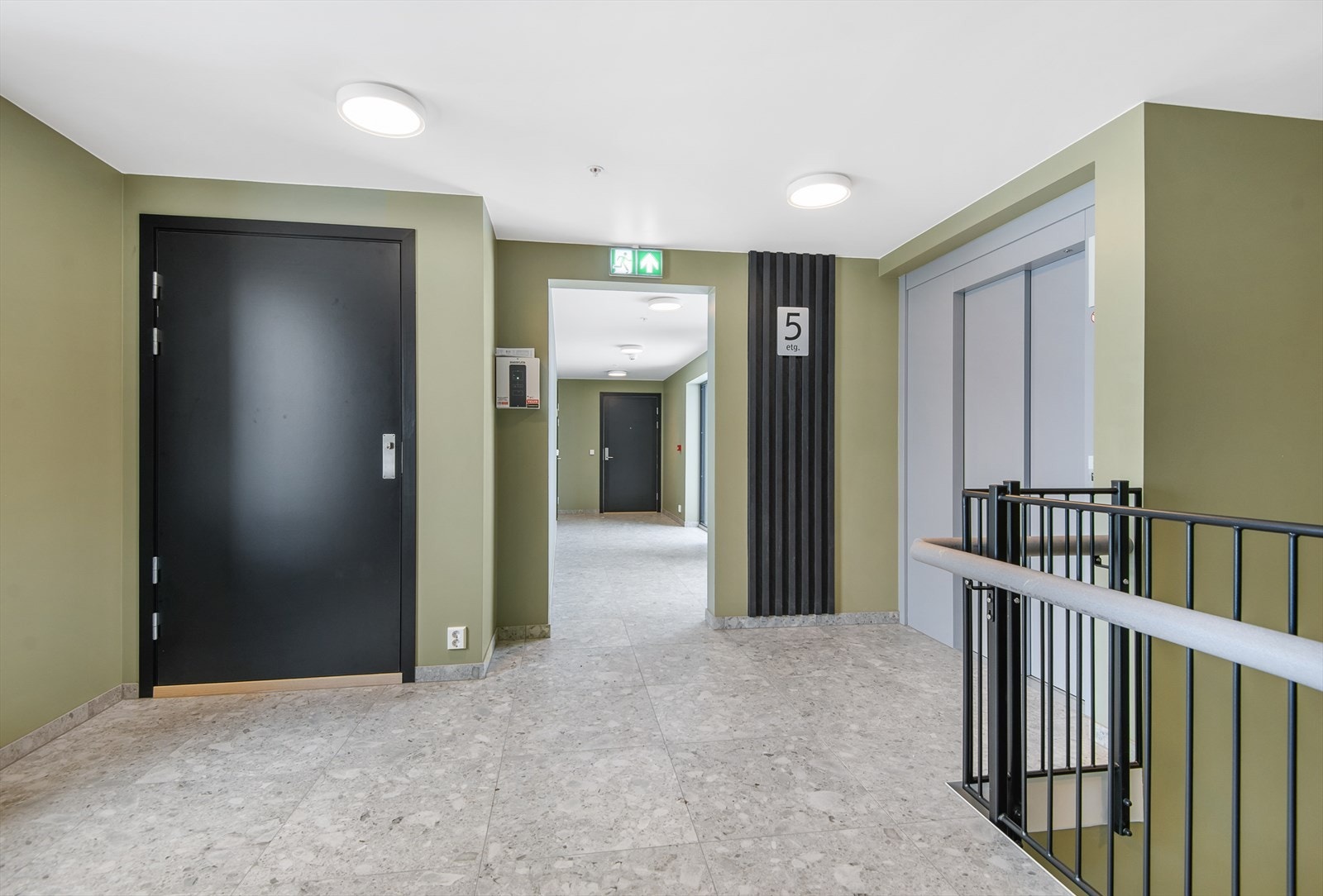 Fellesareal med tilgang til trapp og heis. Galleribilde