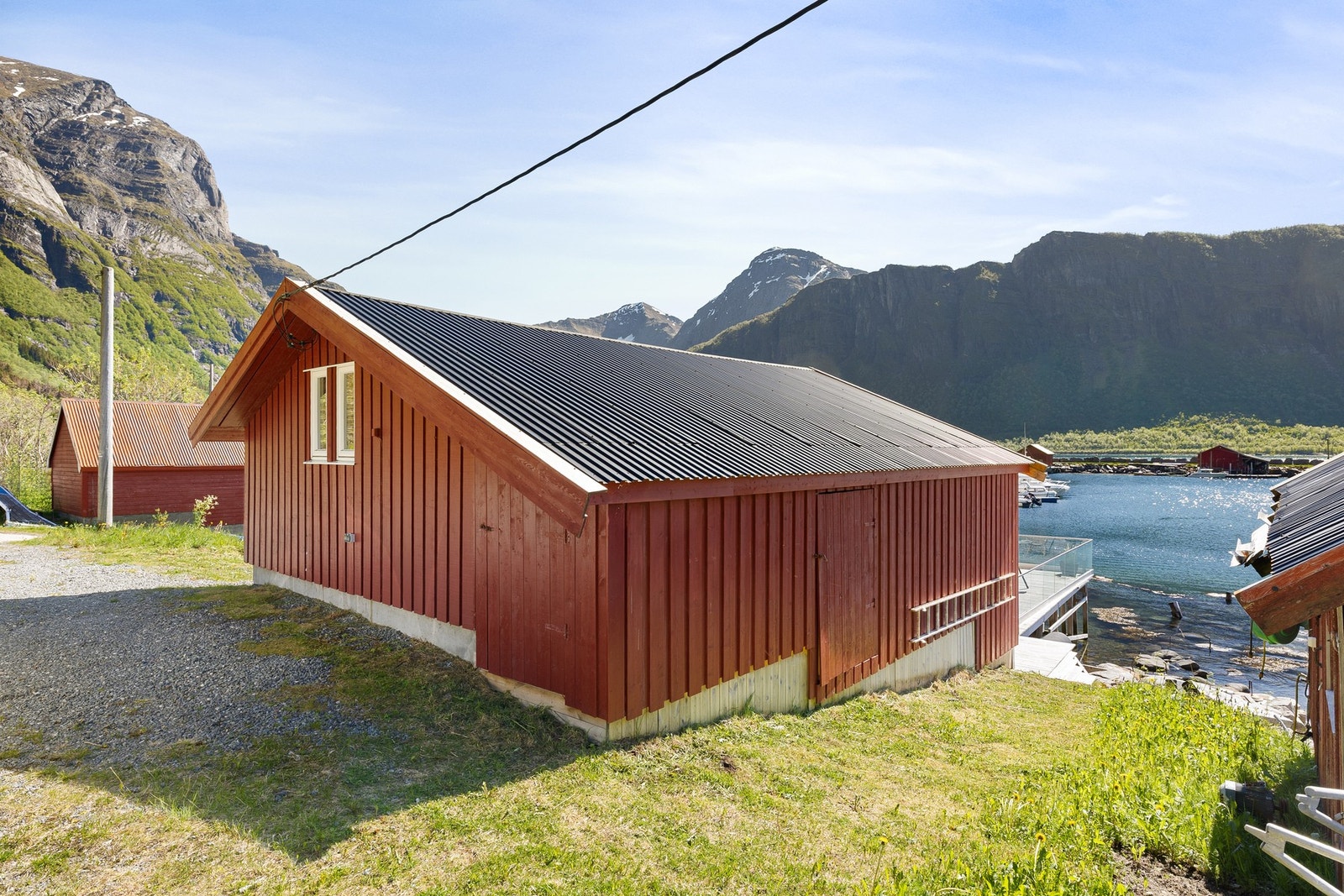 Det er gode parkeringsmuligheter utenfor naustet Galleribilde