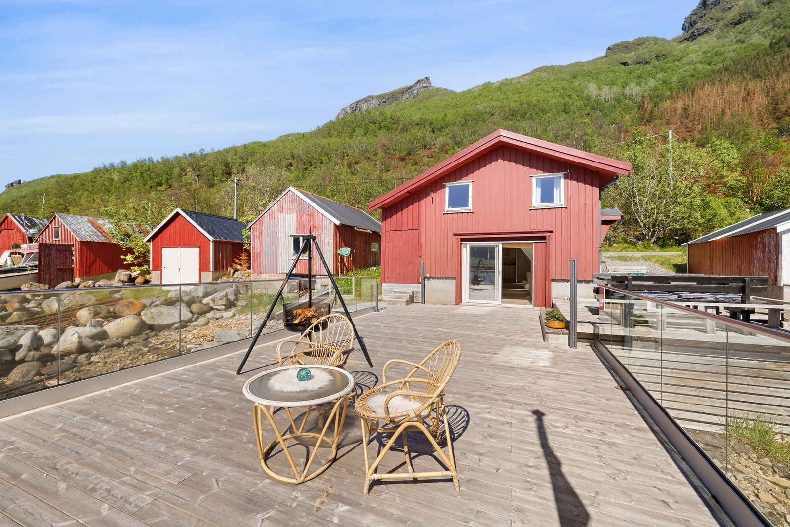 Morgenkaffe, middag eller bare stille timer med utsikt. Kaien gir rom for alt. Galleribilde