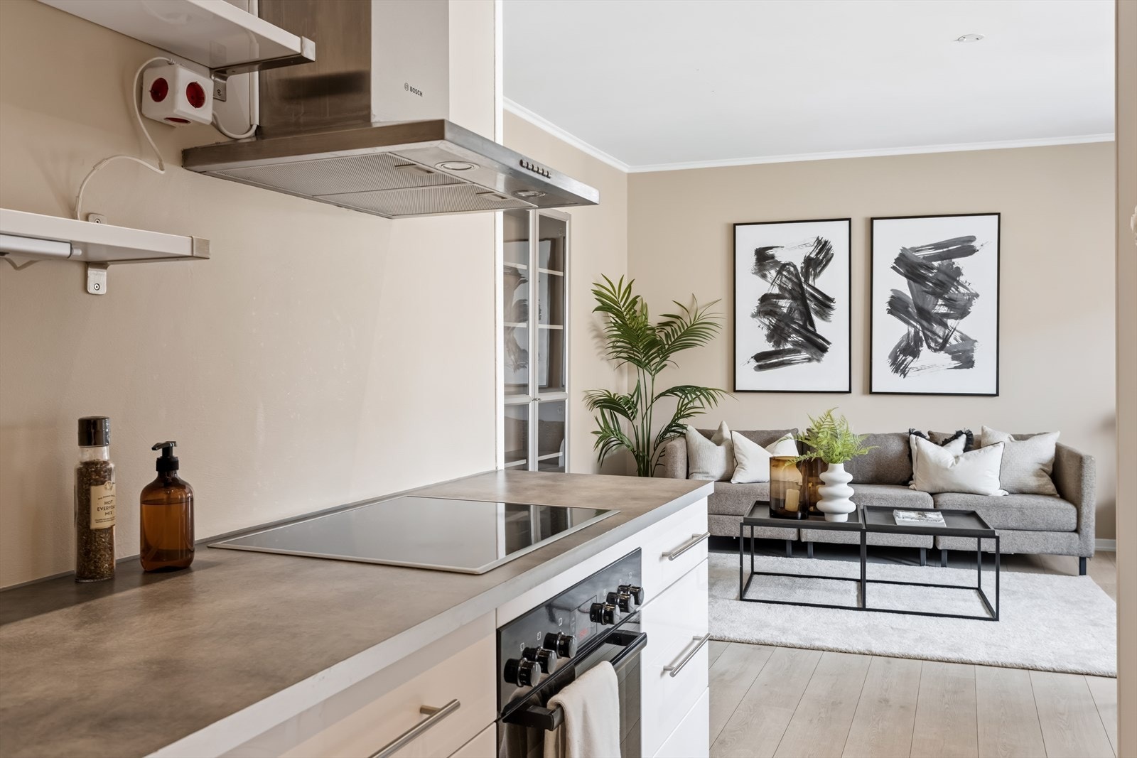 Denne leiligheten har en sosial planløsning som gjør den til det perfekte samlingspunktet for vennegjengen. Galleribilde