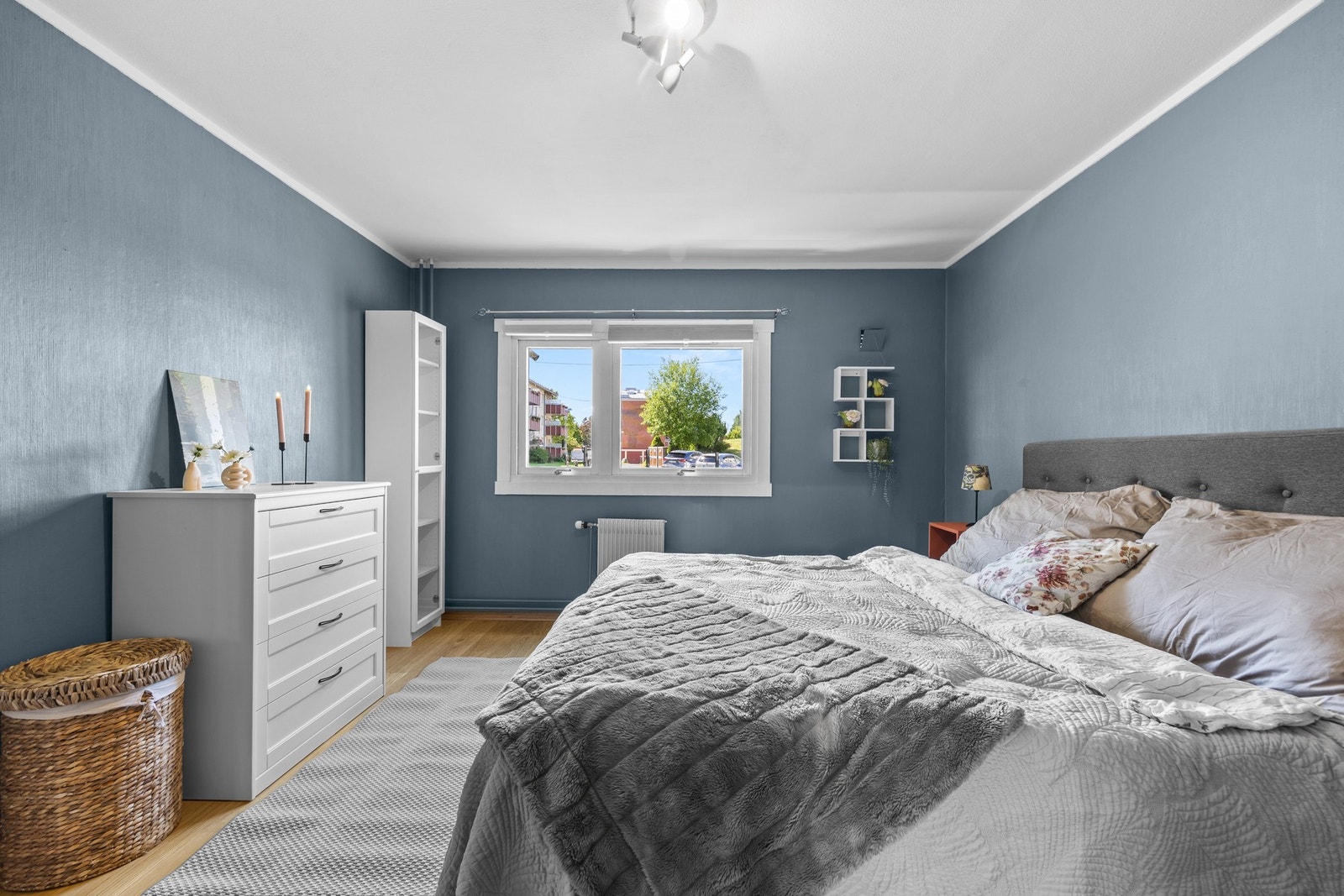 Innvendige persienner for solrike dager Galleribilde