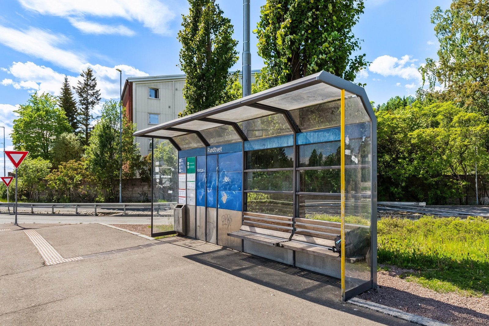 Kort vei til buss som tar det raskt inn og ut av sentrum Galleribilde