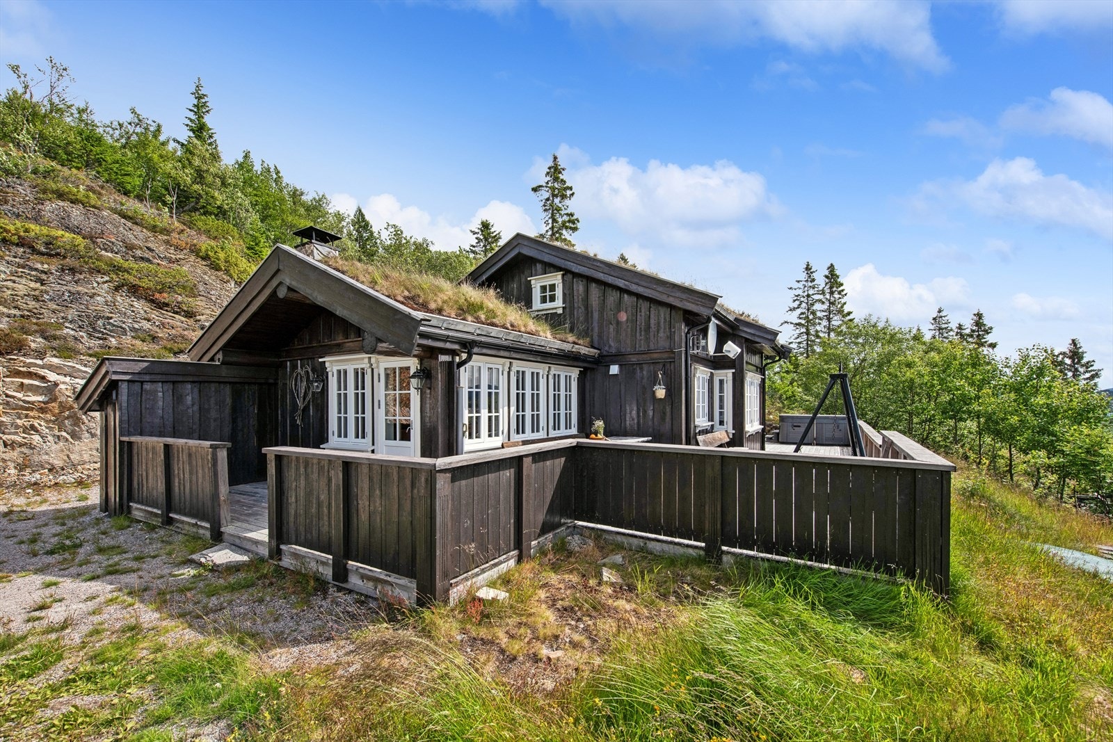 Med kort vei til både langrennsløyper og alpinanlegg ligger alt til rette for aktive dager i fjellet, uansett om man foretrekker ski i sporet eller nedoverbakke. Galleribilde