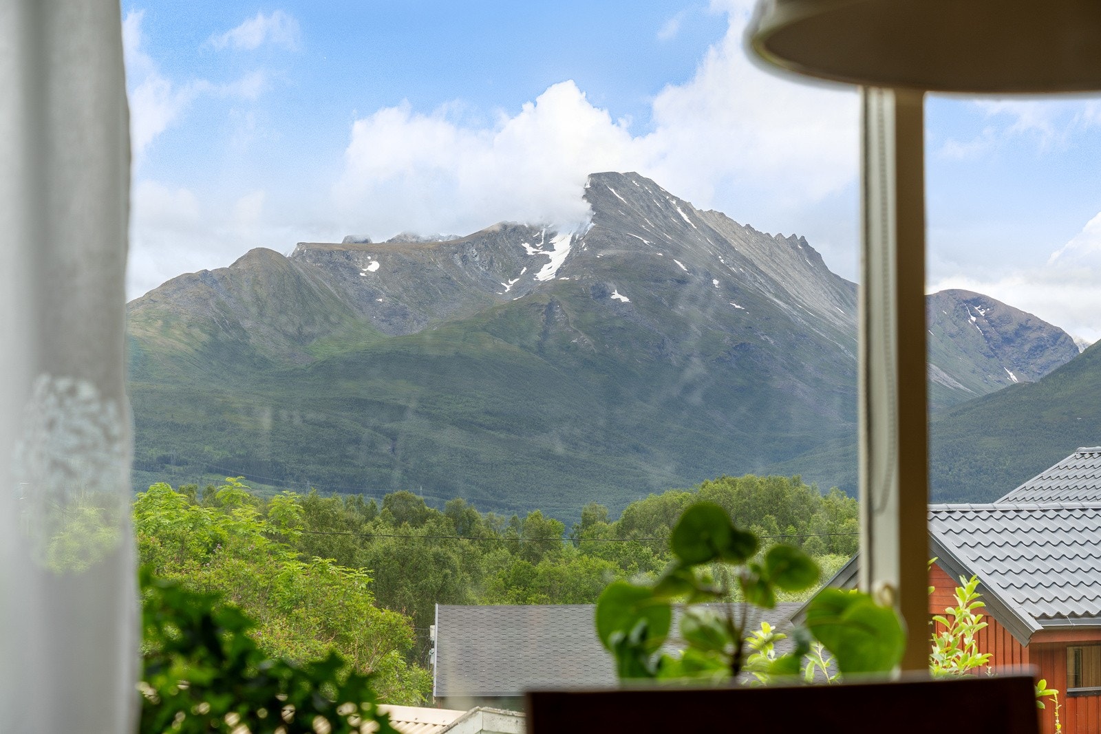 Utsikt mot fjell og vakker natur!