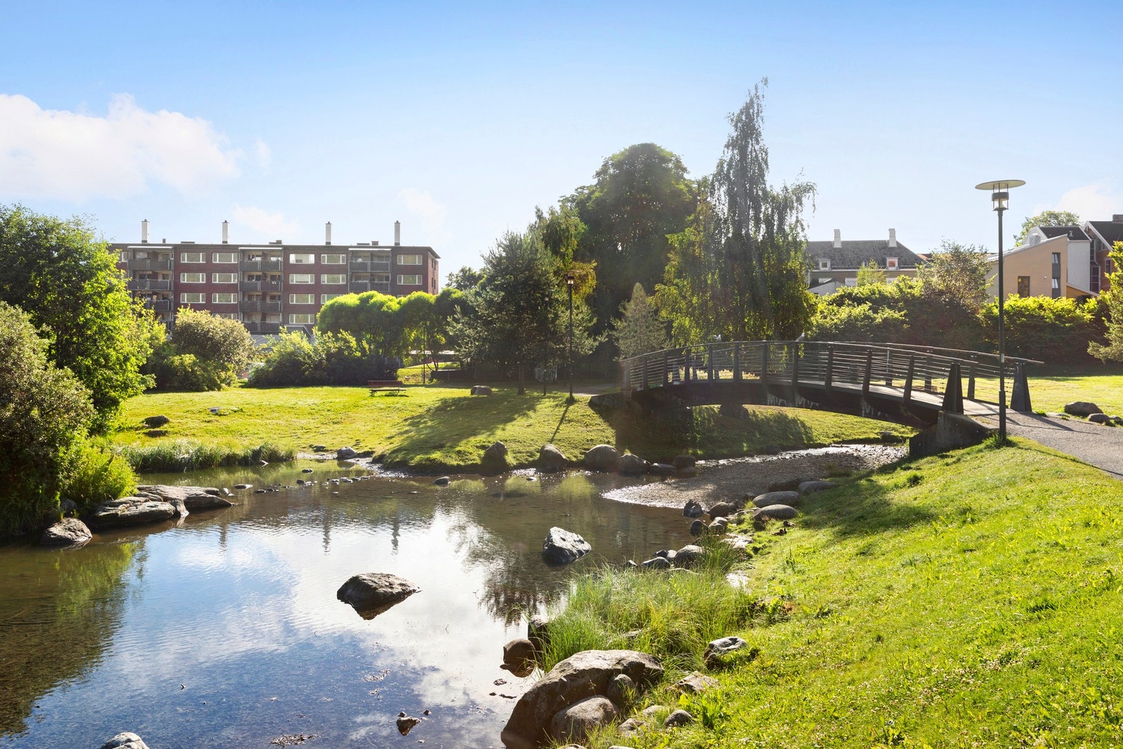 Fra leiligheten har du et svært godt tilbud av turstier både i retning Midtbyen, men også i retning Bymarka mot Theisendammen. Her er bilde fra Ilabekken i Iladalen park. Galleribilde