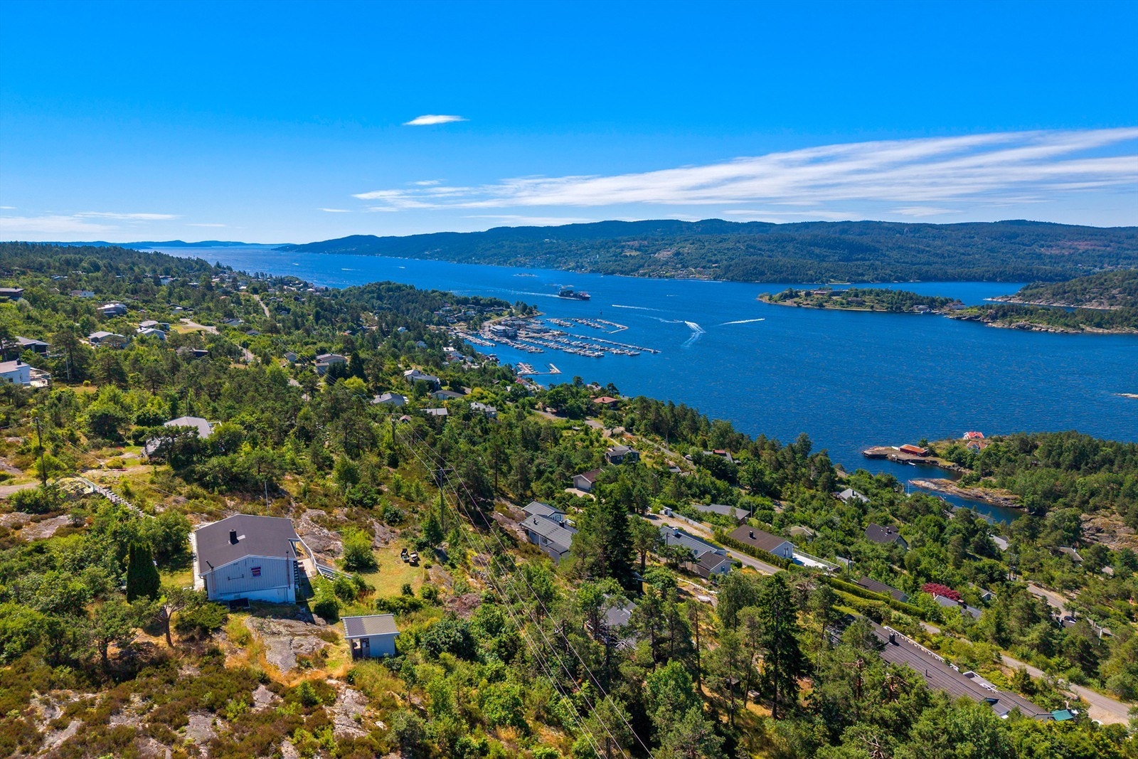 Fritidsbolig med stor, vestvendt tomt og fantastisk 180-graders utsikt over Oslofjorden Galleribilde