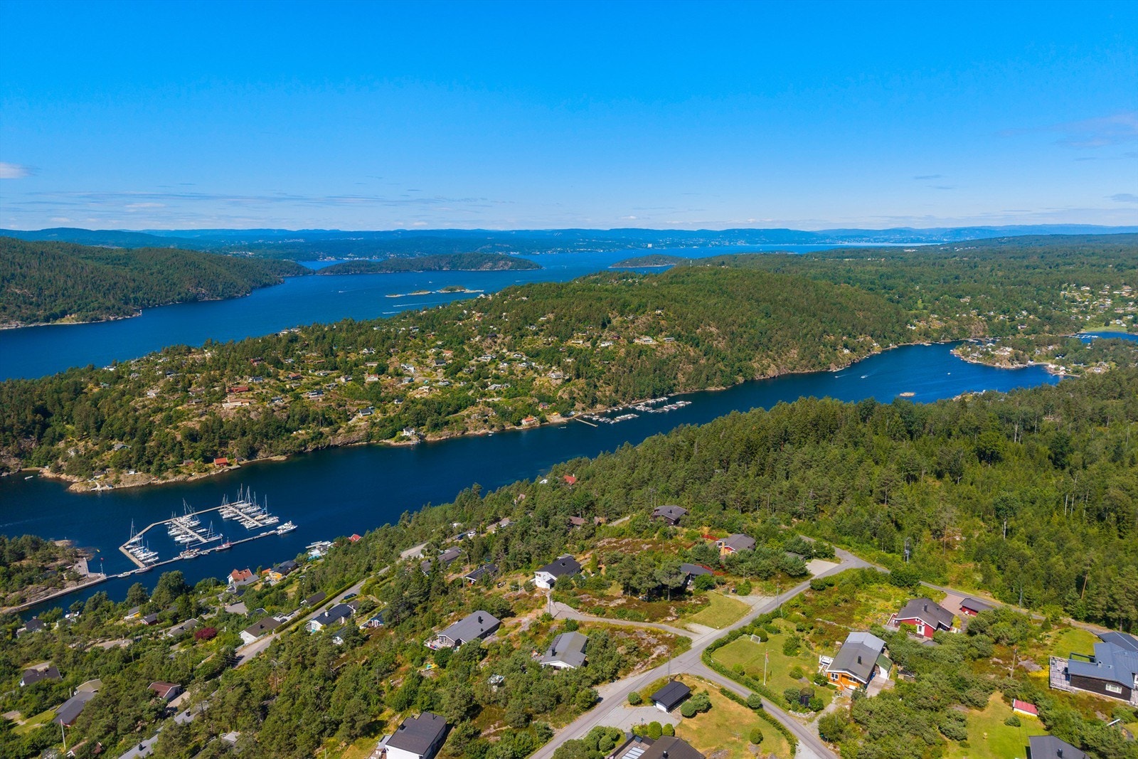 Øvredammen, med bade- og fiskemuligheter, ligger kun 800 meter unna. Galleribilde
