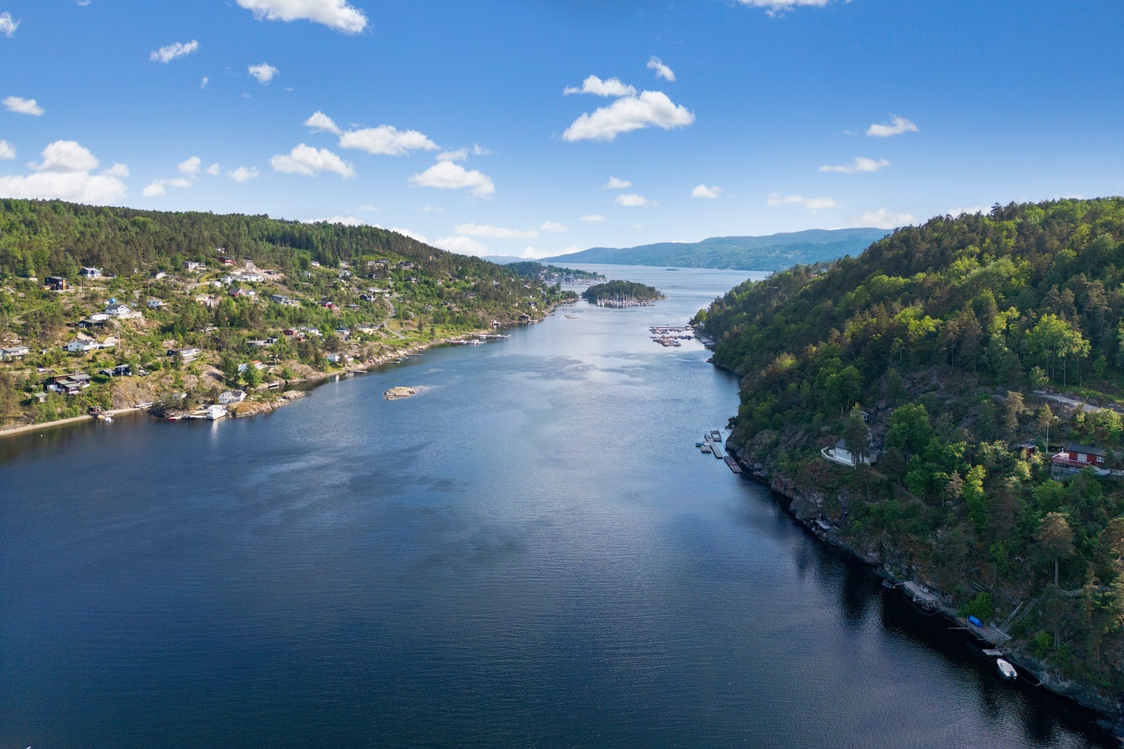 Om sommeren går det båt fra Drøbak til både Aker Brygge og Son - en naturskjønn reisevei. Galleribilde