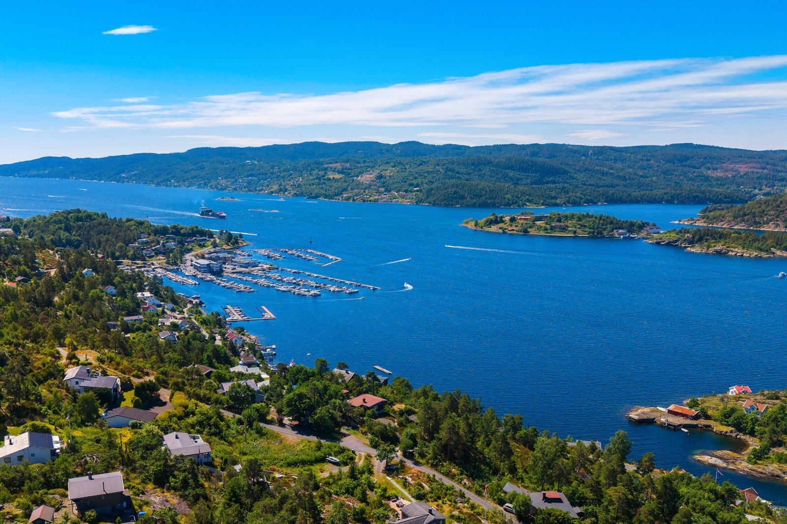 Den korte reiseveien til Oslo, ca. 40 minutter, gjør hytta enkel å bruke året rundt. Galleribilde