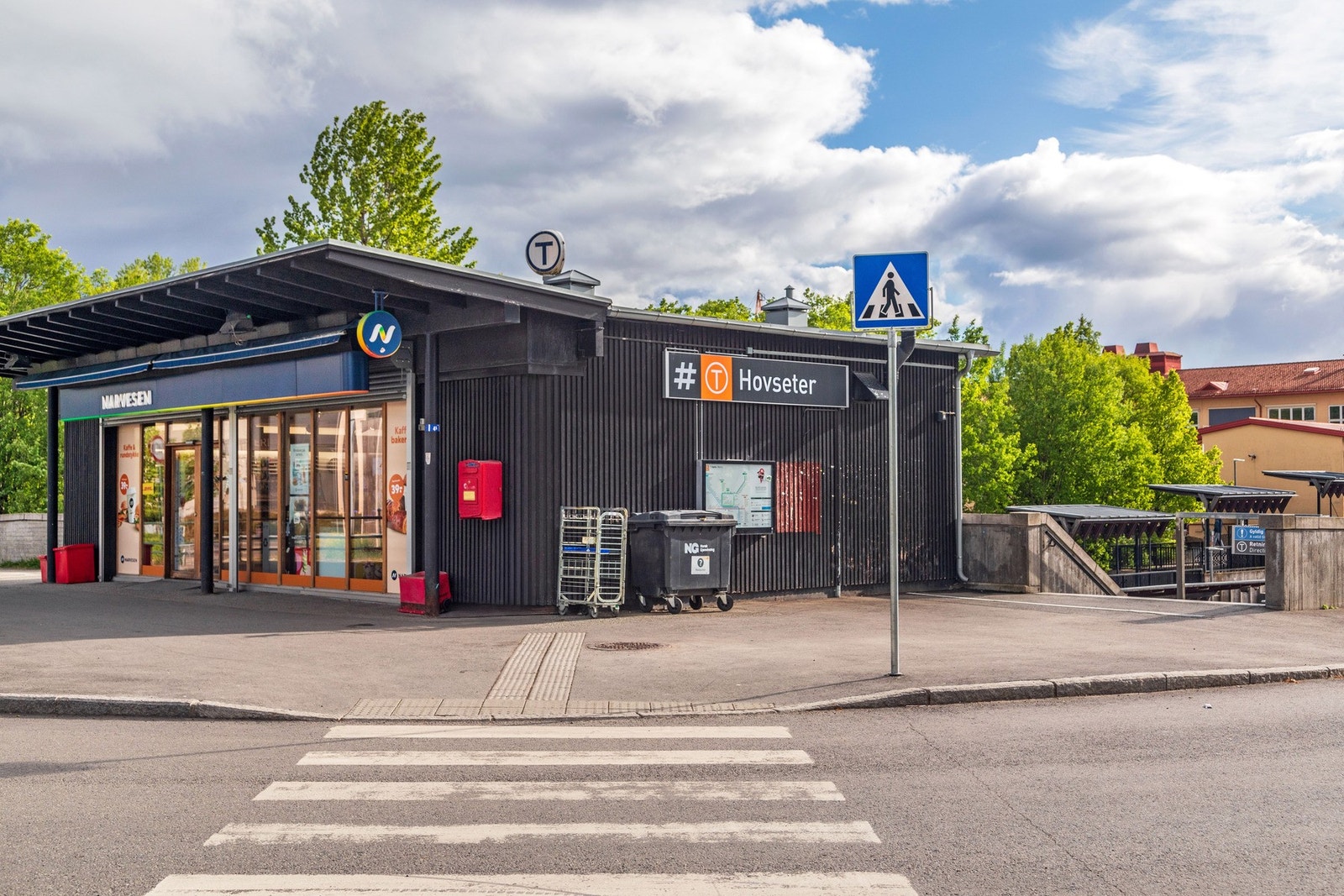 Området byr på god dekning av kollektivtransport med nærhet til både buss og T-bane. Kun noen få minutters gange til nærmeste buss- og T-bane! Galleribilde