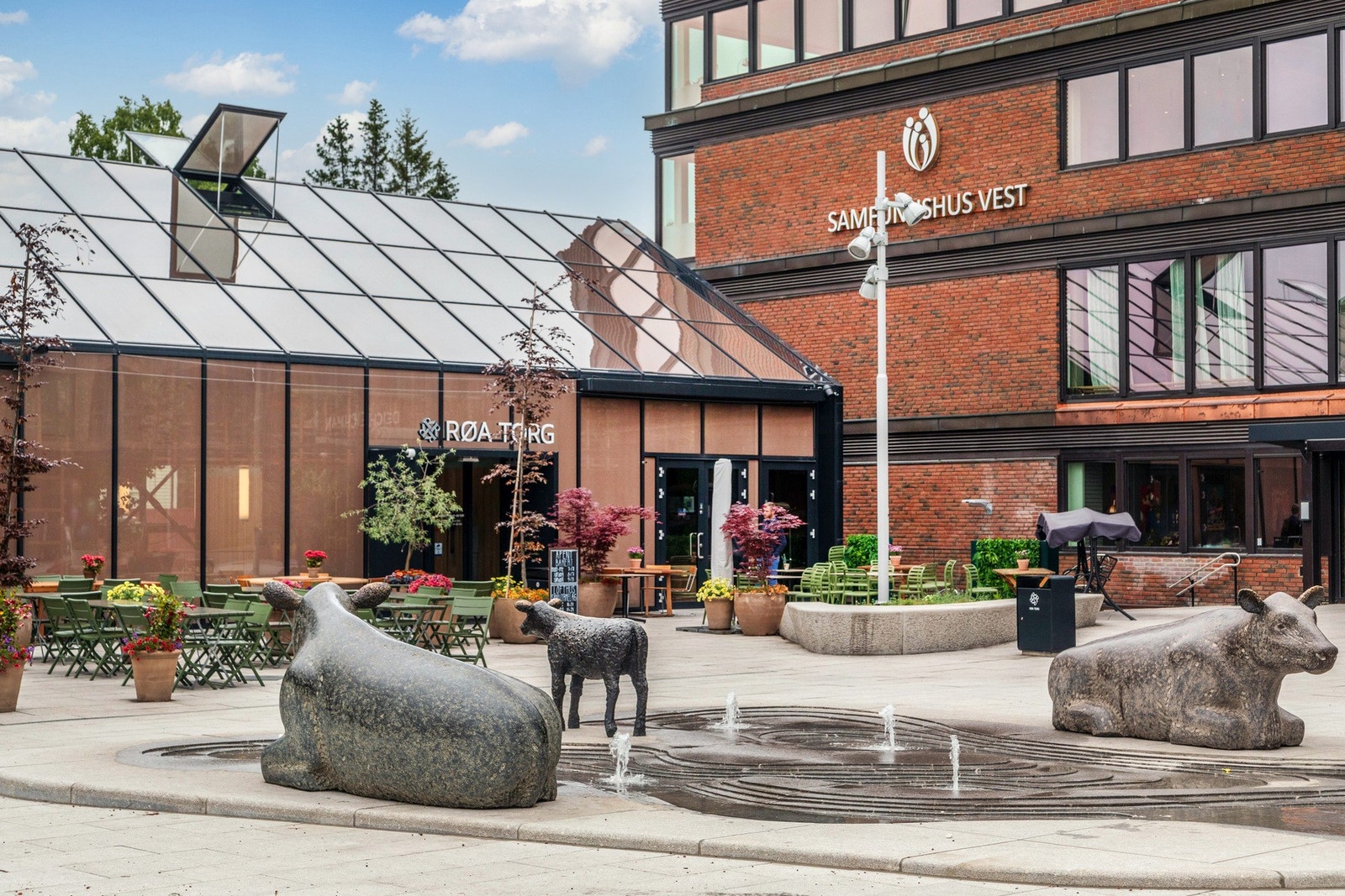Røa Torg med en rekke servicetilbud er også innen gangavstand. Galleribilde