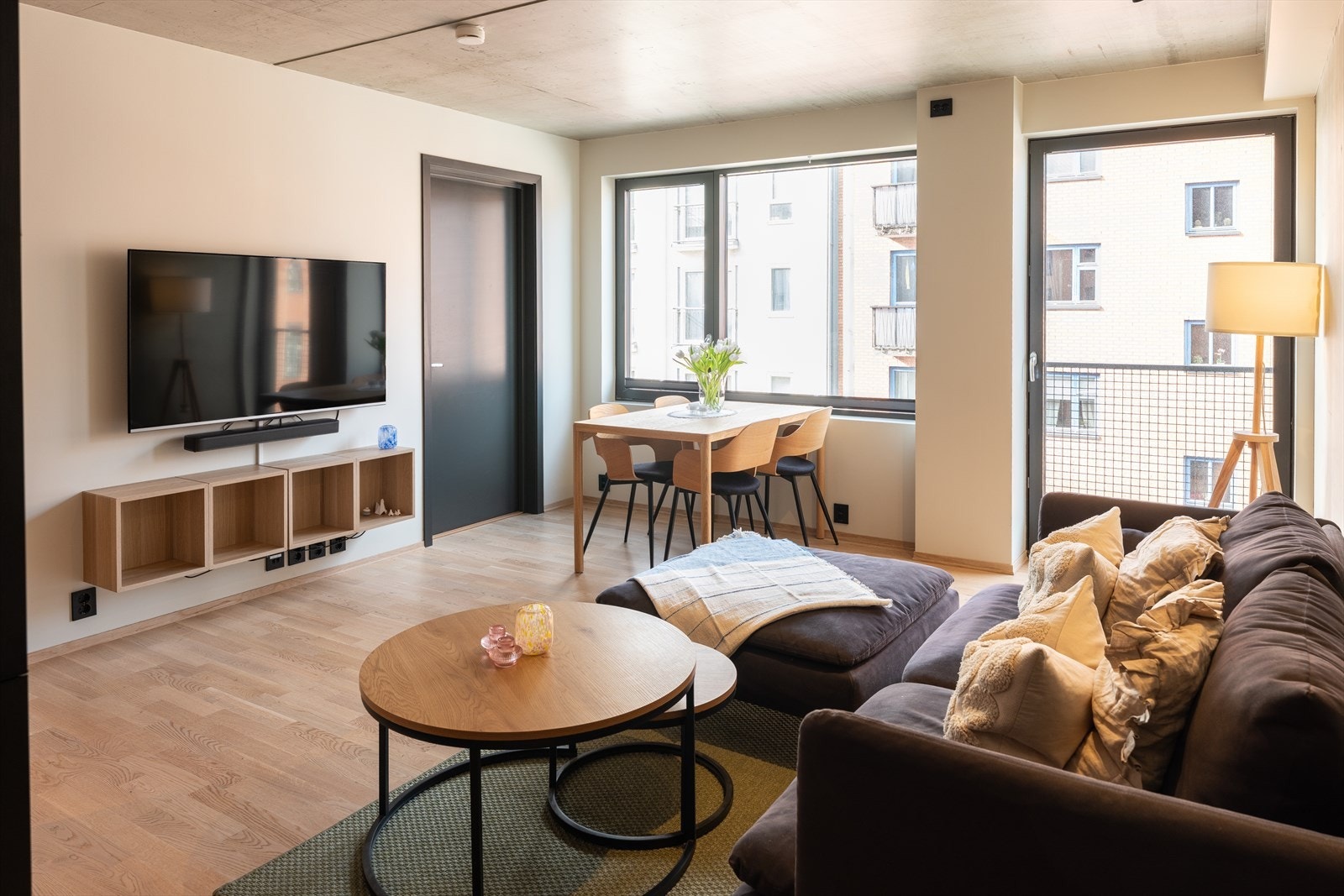 Leiligheten er på romslige 43m² og disponerer en bod i kjeller på 3m² for ekstra oppbevaring. Galleribilde